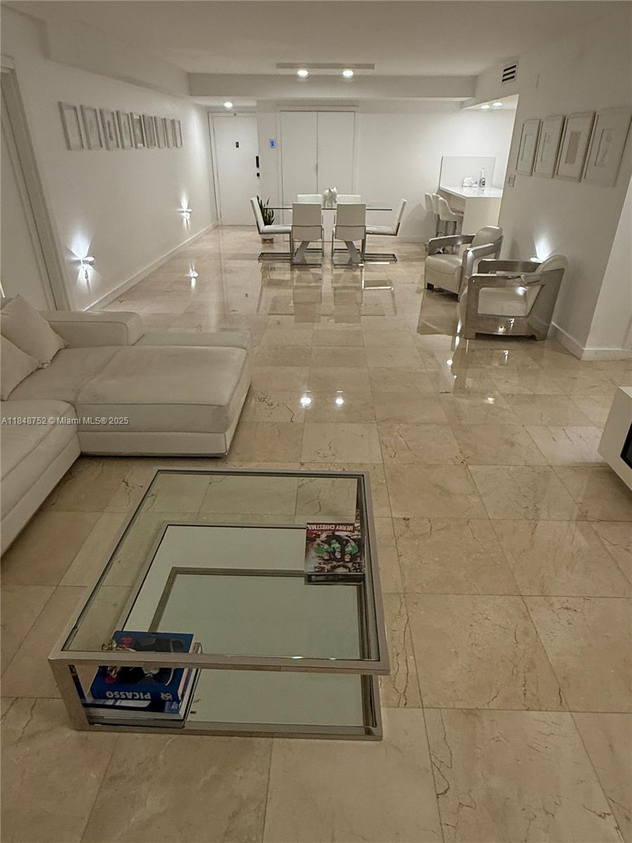 COLONY BAY HARBOR APTS CO - Residential