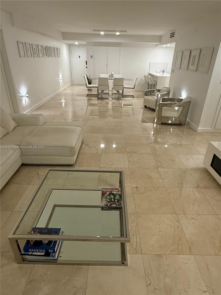 COLONY BAY HARBOR APTS CO - Residential