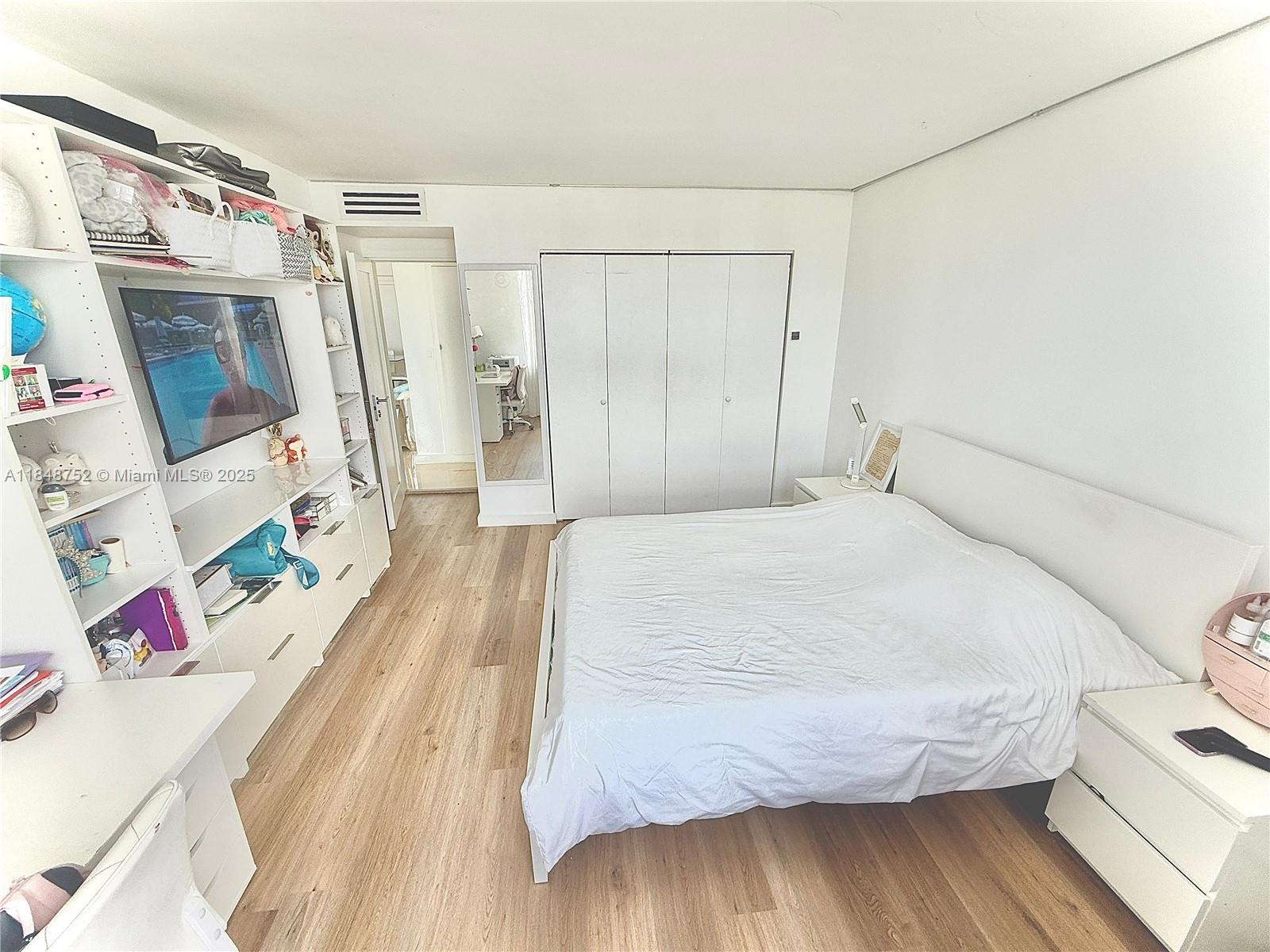 COLONY BAY HARBOR APTS CO - Residential