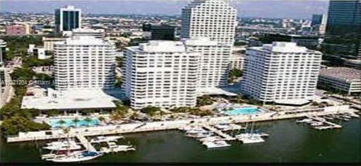 VERY BRIGHT 2 BEDS OR 1+ DEN UNIT WITH BEAUTIFUL WATER VIEW. ALL RENOVATED STAINLESS STEEL APPLIANCES, GRANITE COUNTER TOPS, MARBLE FLOORS IN LIVING ROOM, WOOD FLOORS IN THE BEDROOM, AND BIG CLOSET. SPACIOUS UNIT WITH INCREDIBLE LOCATION. WALK TO THE NEW BRICKELL CITY CENTER. ENJOY 2 RESTAURANTS, 2 OLYMPIC SWIMMING POOLS, OUTDOOR SPA, 3 JACUZZIS, POOLSIDE BAR, MARINA, AND GROCERY STORE. YEARLY RENTAL.
