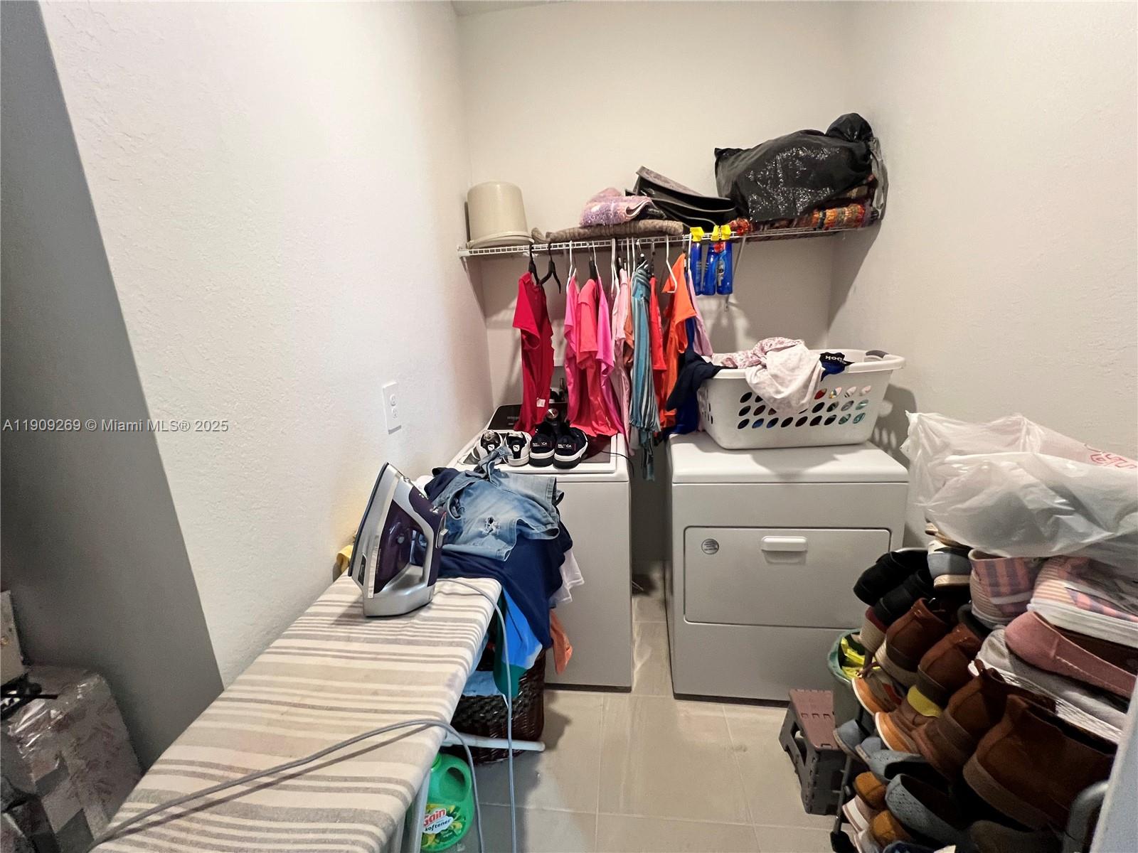 MARIE ESTATES - Residential