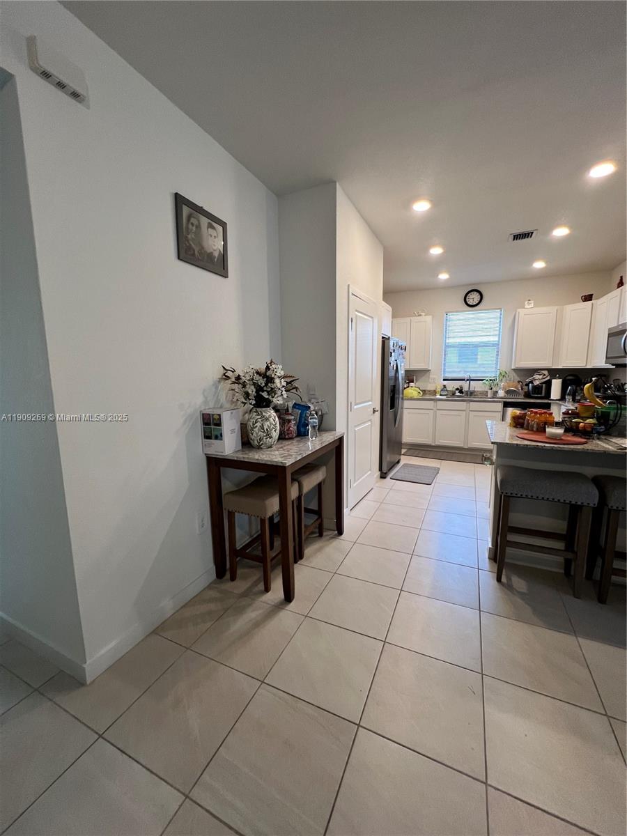 MARIE ESTATES - Residential