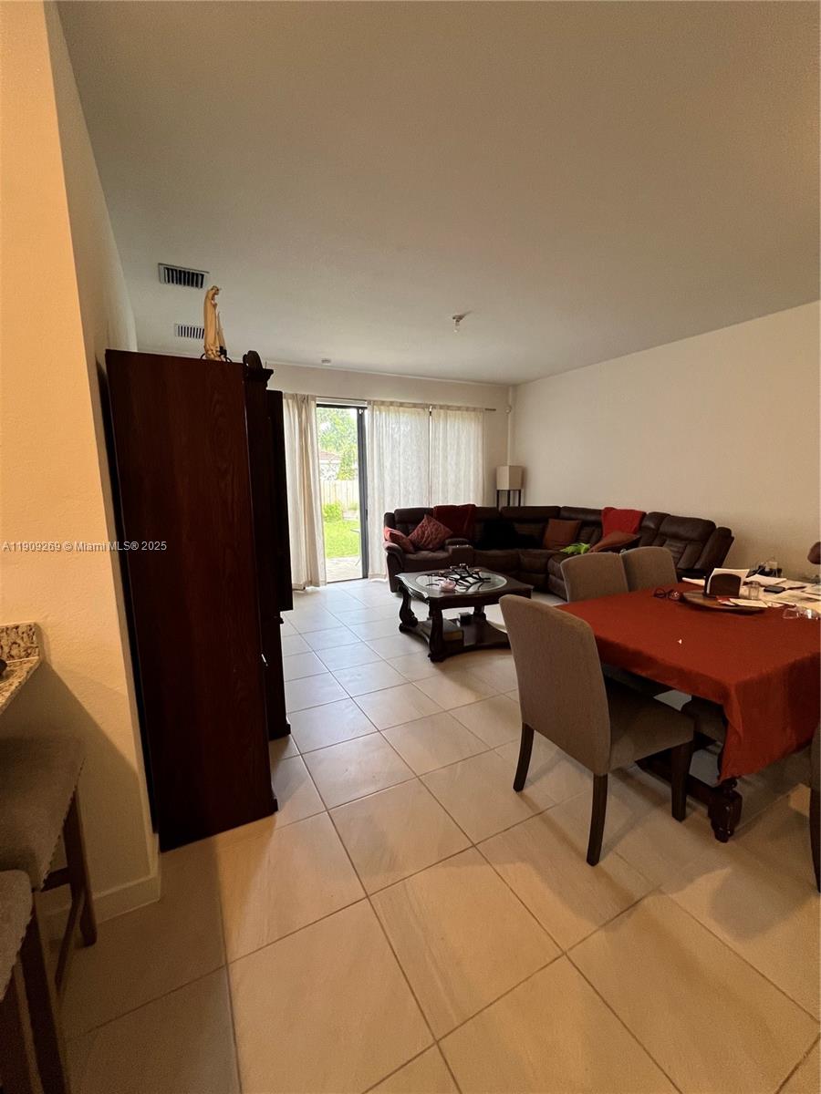 MARIE ESTATES - Residential