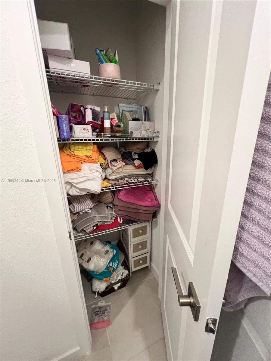 MARIE ESTATES - Residential