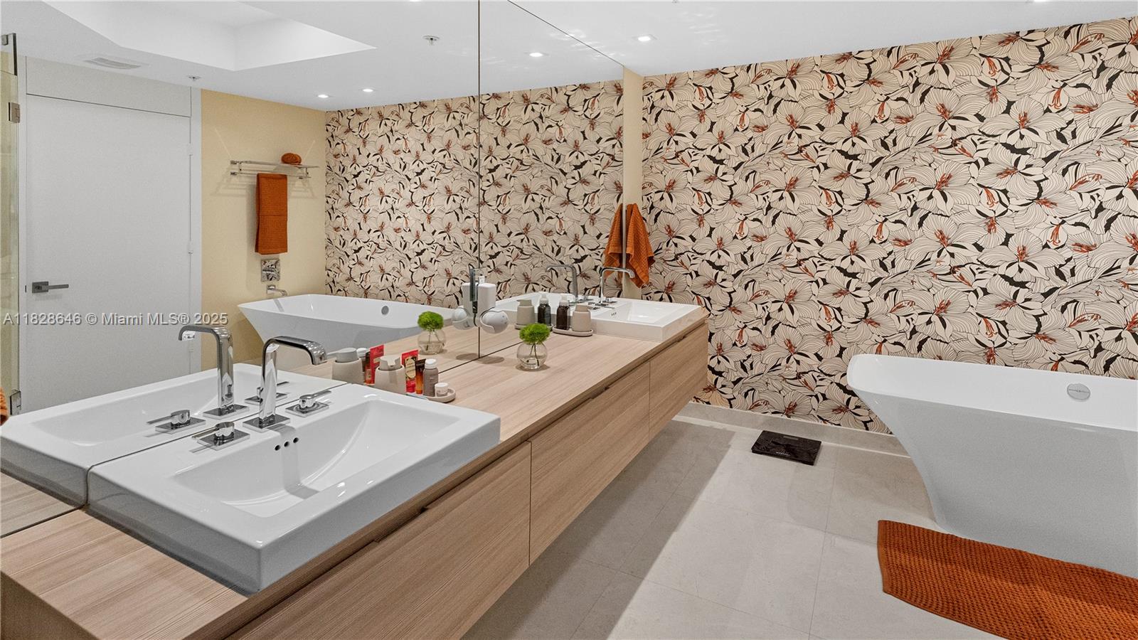 MARINA PALMS RESIDENCES N - Residential