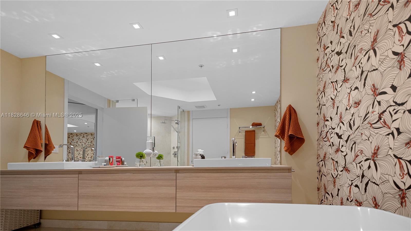 MARINA PALMS RESIDENCES N - Residential