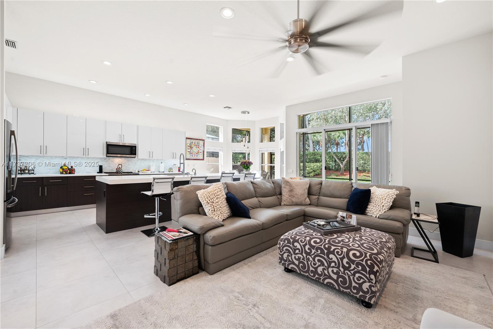 VALENCIA POINTE 3 - Residential