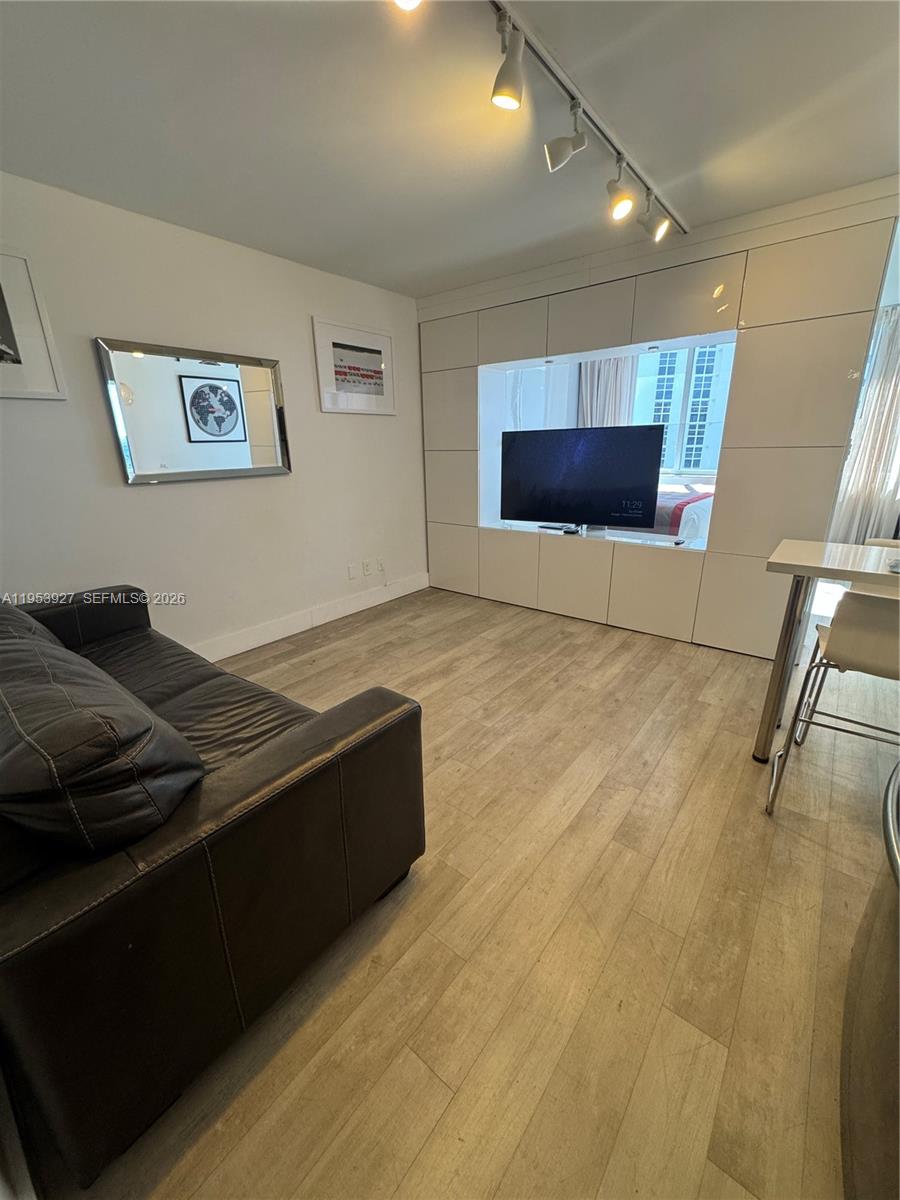 The Aventura Beach Club - Residential