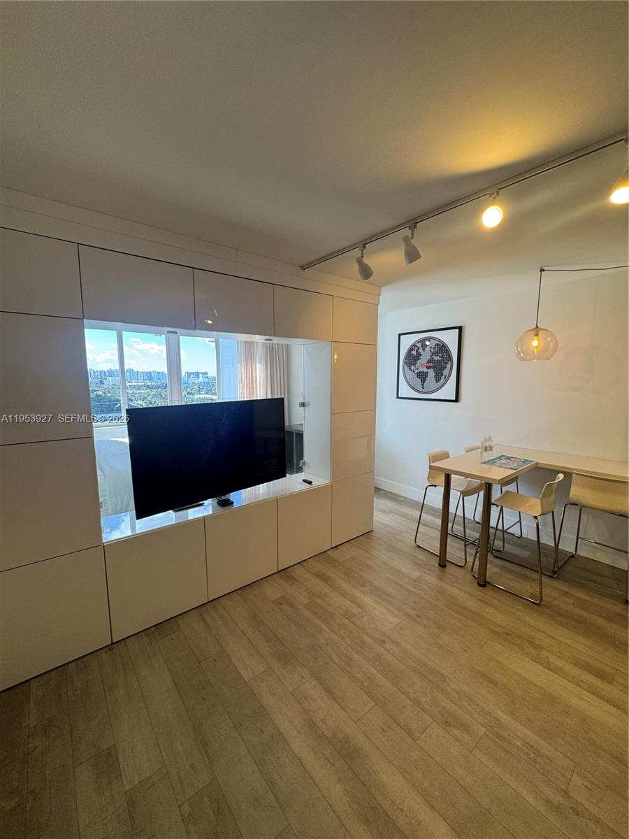 The Aventura Beach Club - Residential