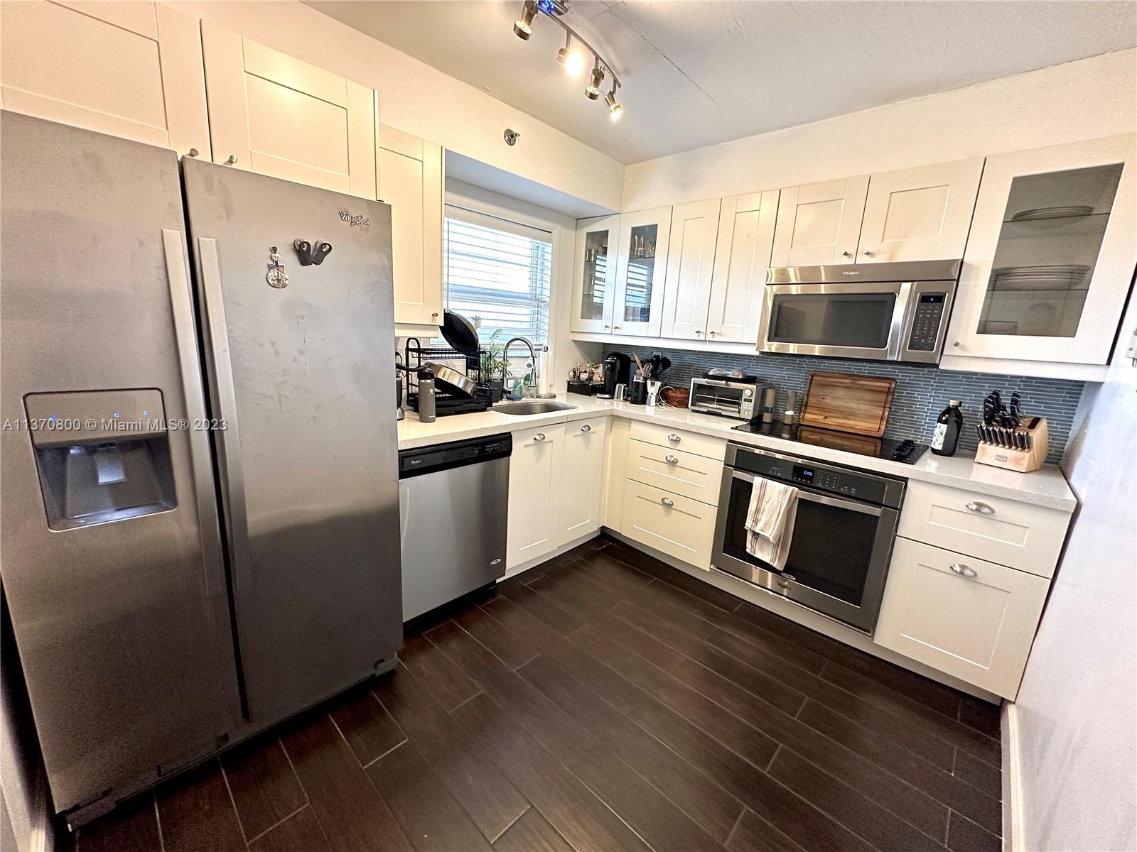 Photo 6 of 11 of 1345 West Ave 1002 condo