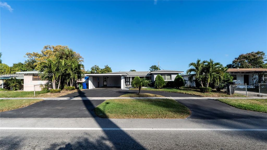 Photo of 410 SW 31st Ave, Fort Lauderdale, FL 33312 (MLS # A11791863)