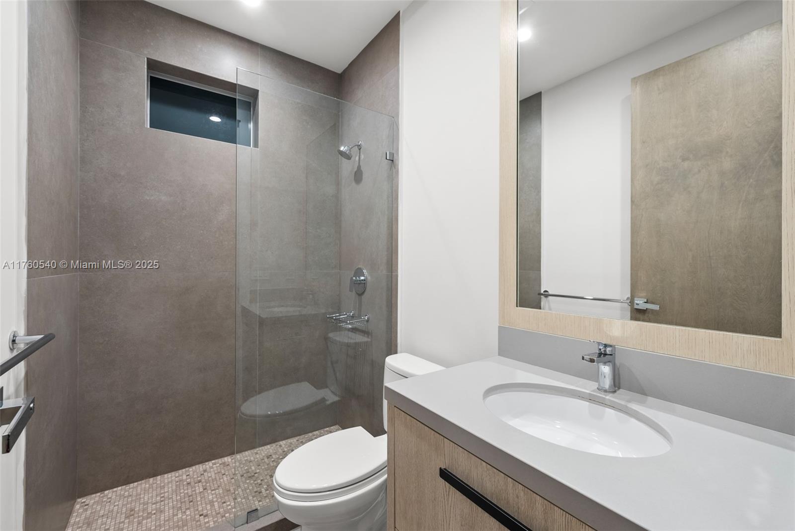 BAY HOMES SUB DB 338-23 - Residential