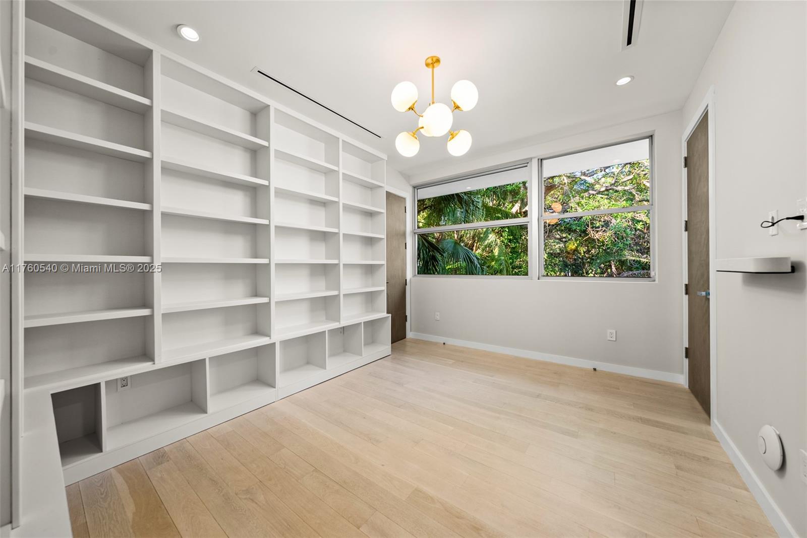 BAY HOMES SUB DB 338-23 - Residential