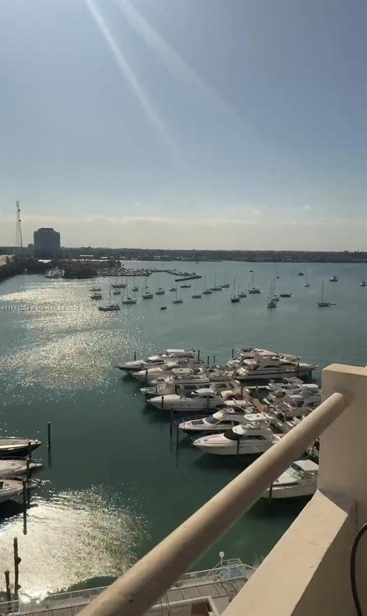 BAYSHORE YACHT & TENNIS C - Residential Lease