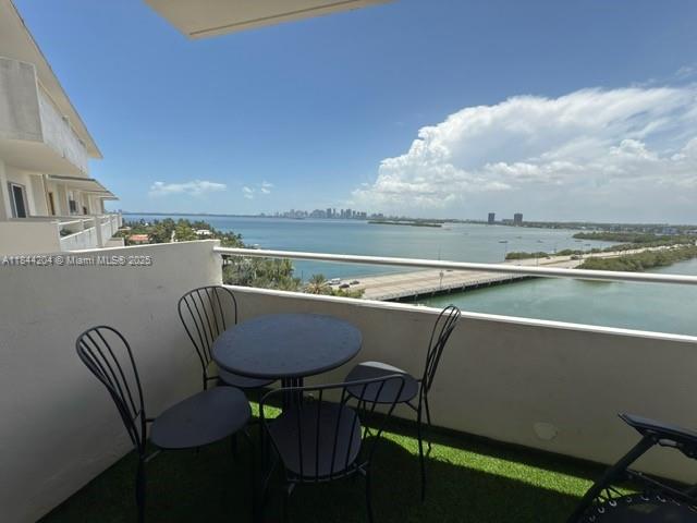 BAYSHORE YACHT & TENNIS C - Residential Lease