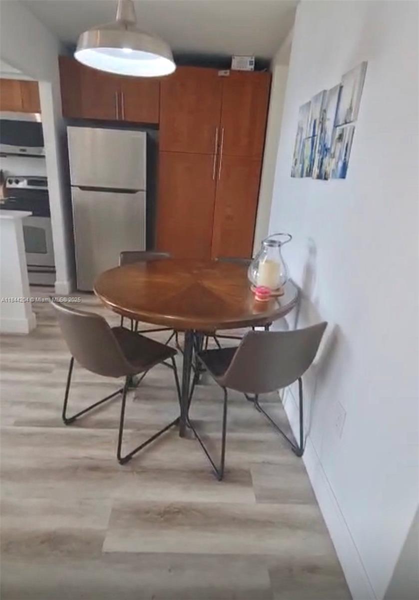 BAYSHORE YACHT & TENNIS C - Residential Lease