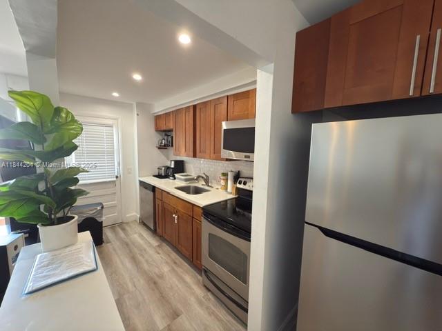 BAYSHORE YACHT & TENNIS C - Residential Lease