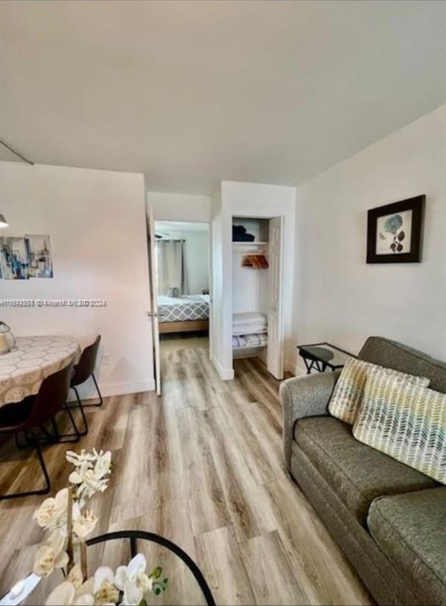 BAYSHORE YACHT & TENNIS C - Residential Lease