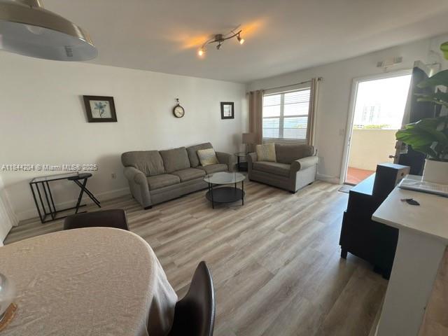 BAYSHORE YACHT & TENNIS C - Residential Lease