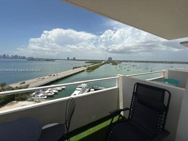 BAYSHORE YACHT & TENNIS C - Residential Lease