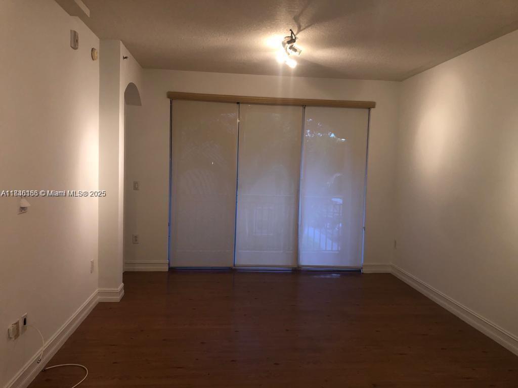 THE COURTS AT DORAL ISLES - Residential