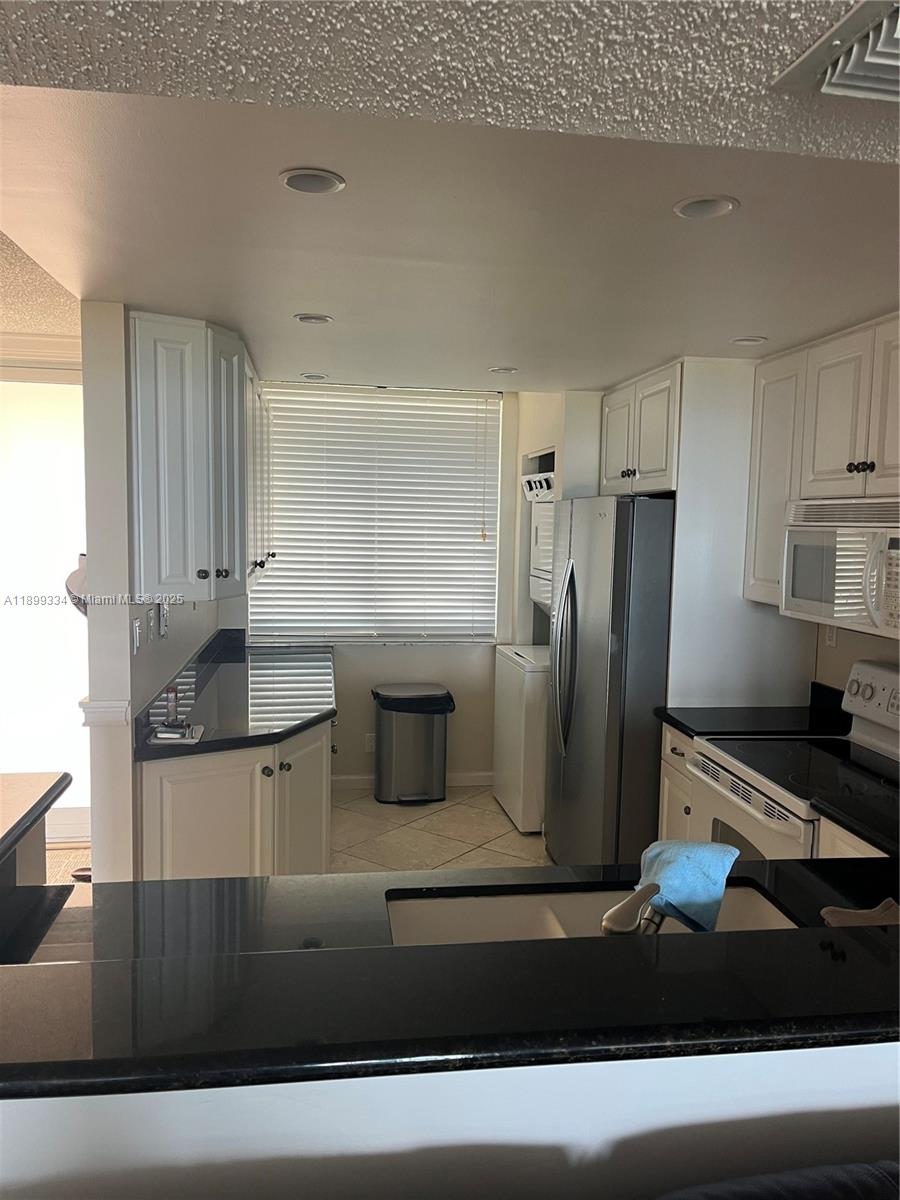View photos, virtual tours, details... 510 N Ocean Blvd 211