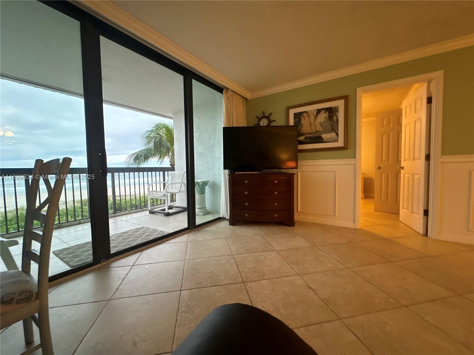 SILVER THATCH OCEAN CLUB - Residential