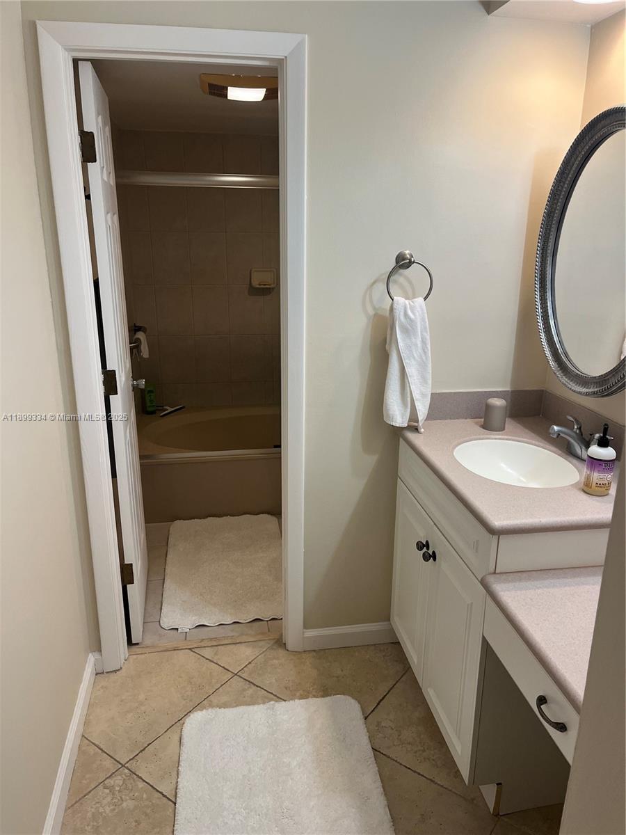 SILVER THATCH OCEAN CLUB - Residential