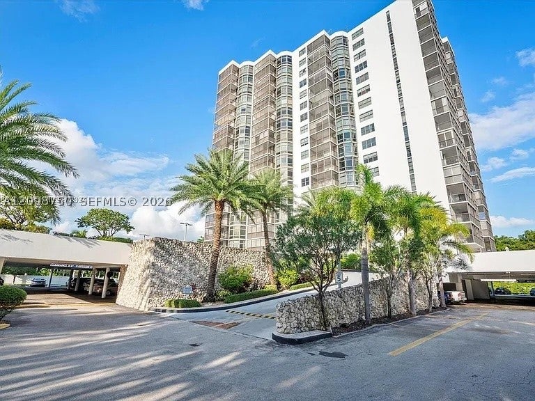 3375 N Country Club Dr 605