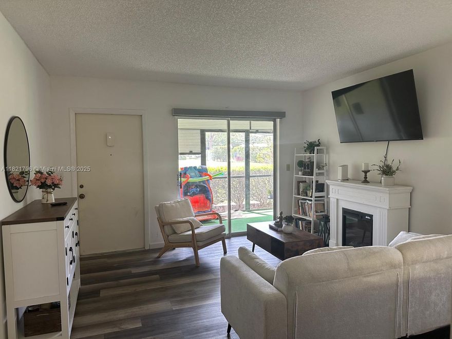 This is an updated corner unit parking steps. from outdoor patio features 2 beds 2 full baths. Centrally located in the heart of Jupiter off of Indiantown off of I-95, close to Palm Beach International Airport, Jupiter's incredible beaches,spring training facilities, shopping centers, and more .
this pet friendly community has a clubhouse ,pool,tennis couts,and offers free gate RV/Boat storage!
minimunlease 3 months/year.