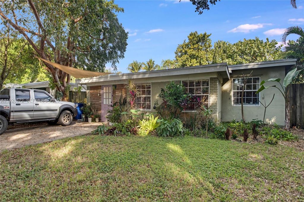 Photo of 931 SW 29th St, Fort Lauderdale, FL 33315 (MLS # A11928572)