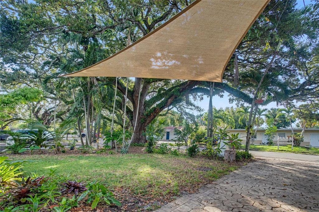 Photo of 931 SW 29th St, Fort Lauderdale, FL 33315 (MLS # A11928572)