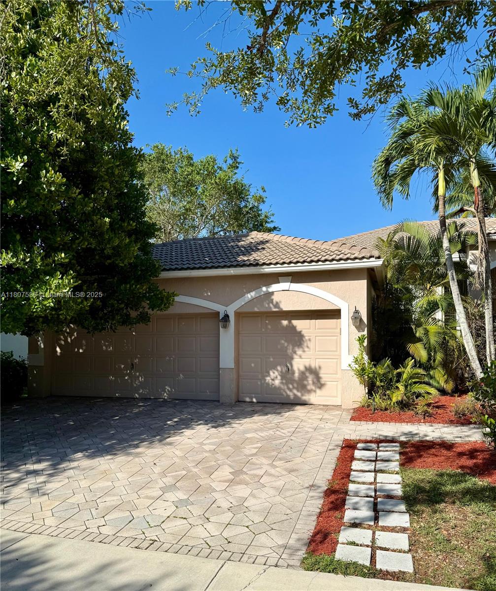 Property for Sale at 3700 Oak Ridge Ln, Weston, Broward County, Florida - Bedrooms: 5 
Bathrooms: 3  - $1,250,000