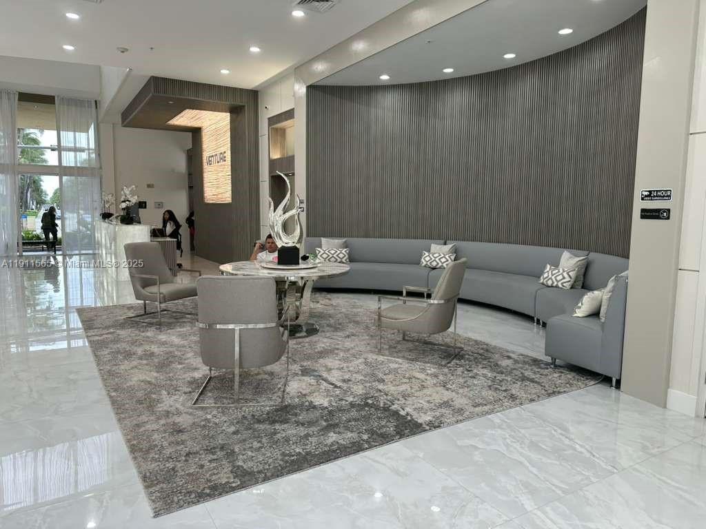 VENTURE AT AVENTURA EAST - Residential Lease