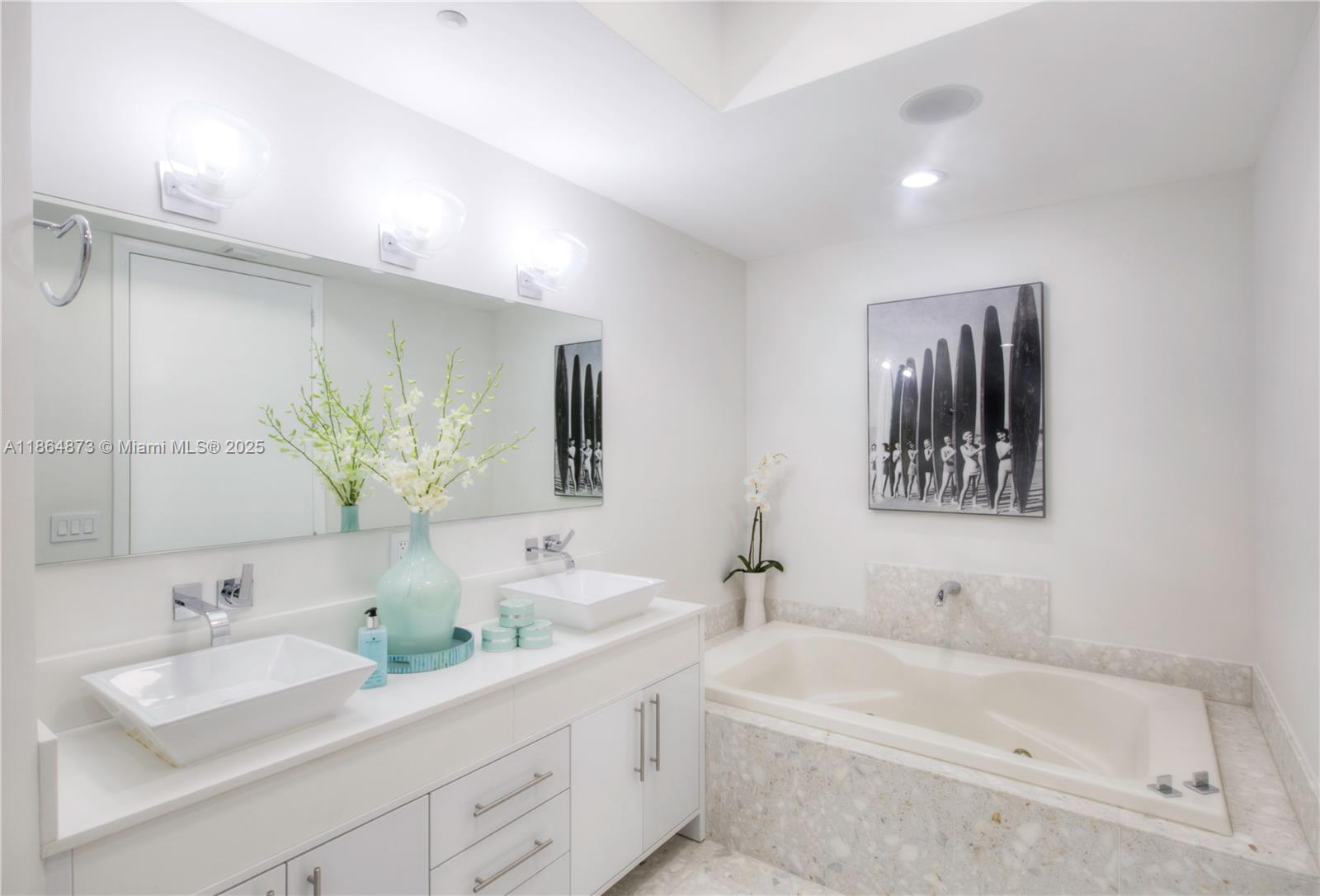 Continuum on South Beach - Residential