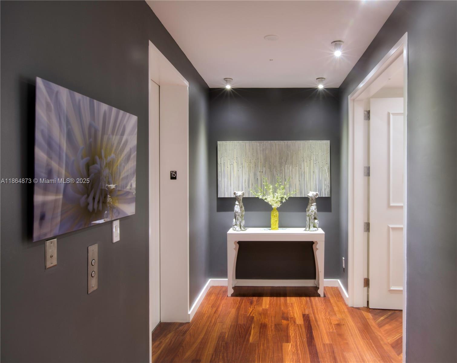 Continuum on South Beach - Residential