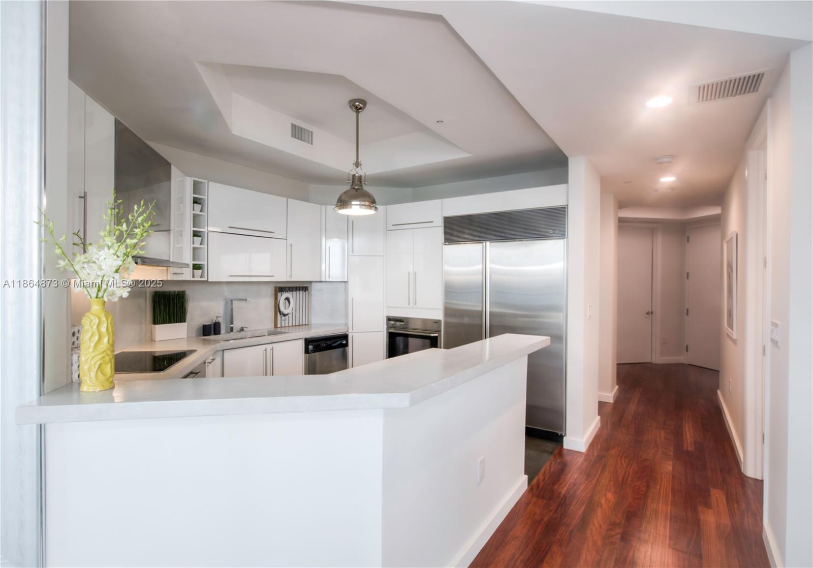 Continuum on South Beach - Residential