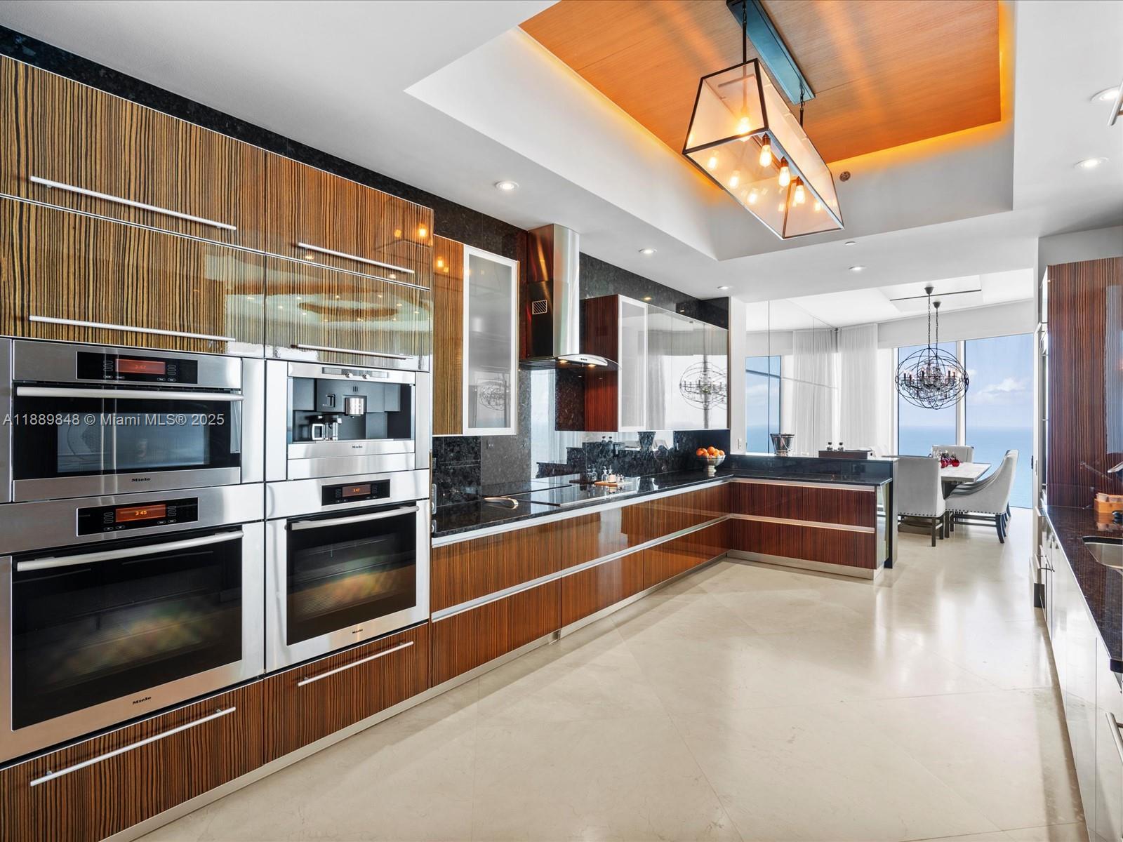 2711 HOLLYWOOD BEACH COND - Residential