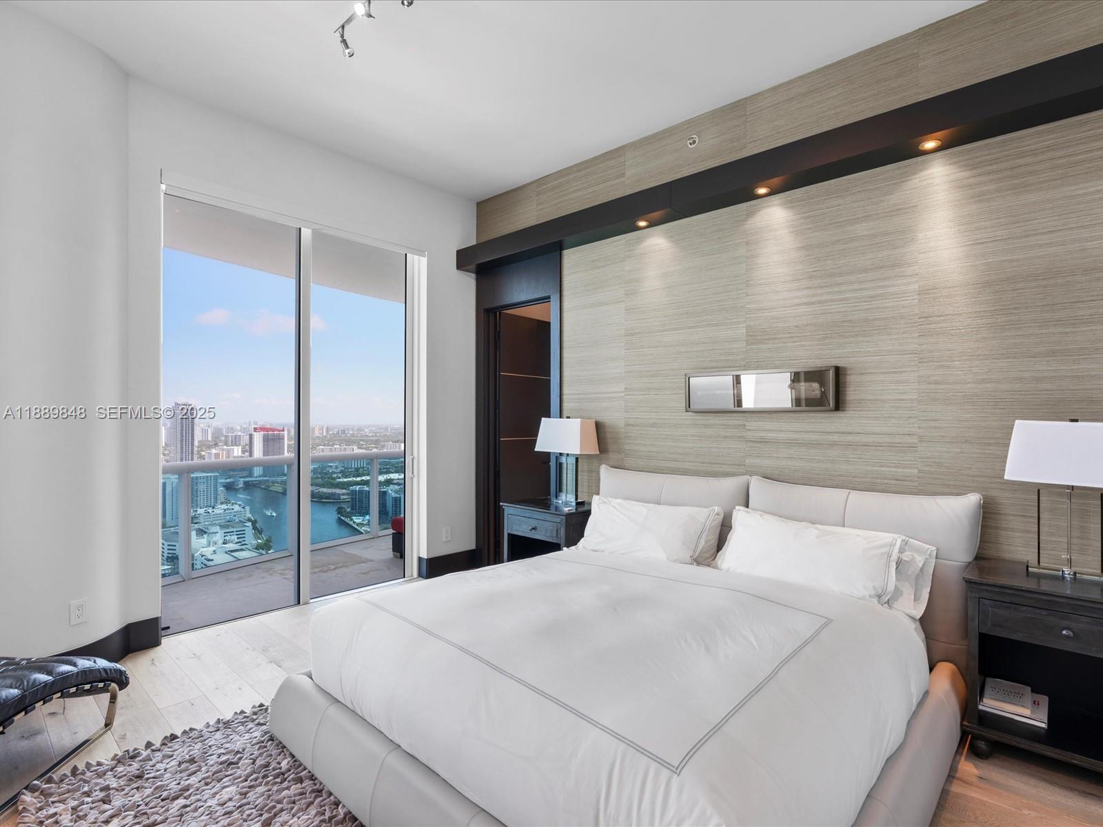 2711 HOLLYWOOD BEACH COND - Residential