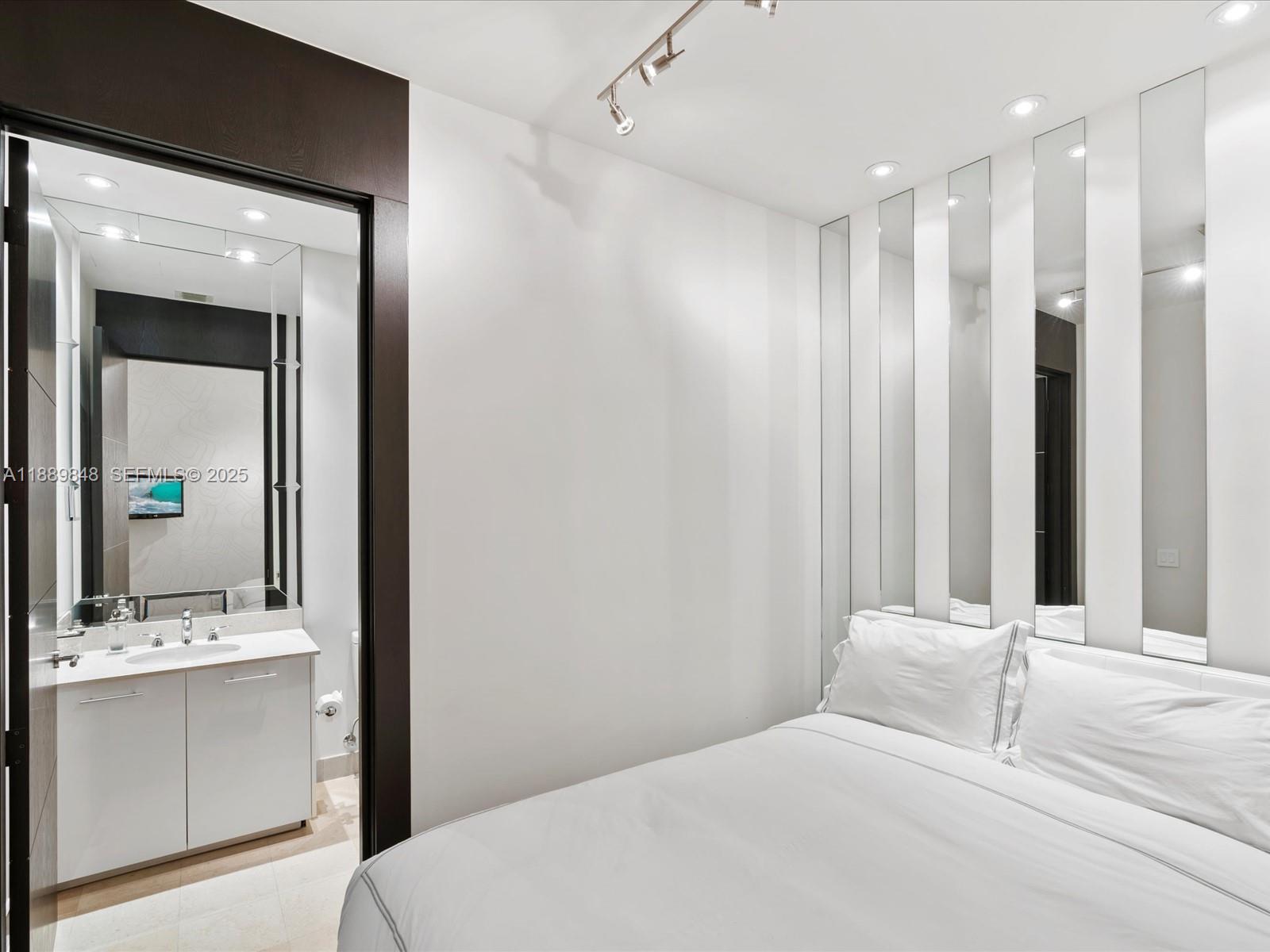 2711 HOLLYWOOD BEACH COND - Residential