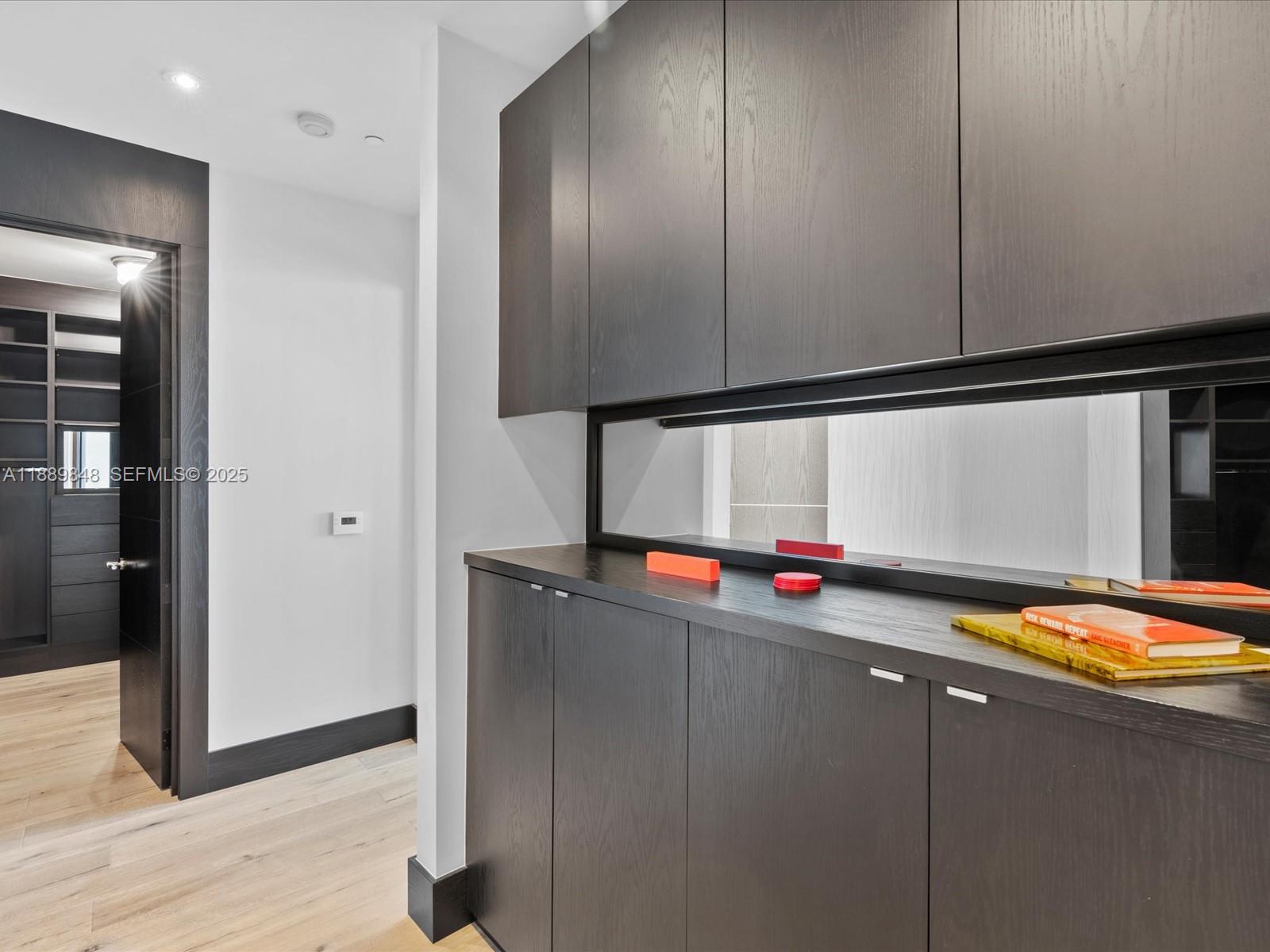 2711 HOLLYWOOD BEACH COND - Residential