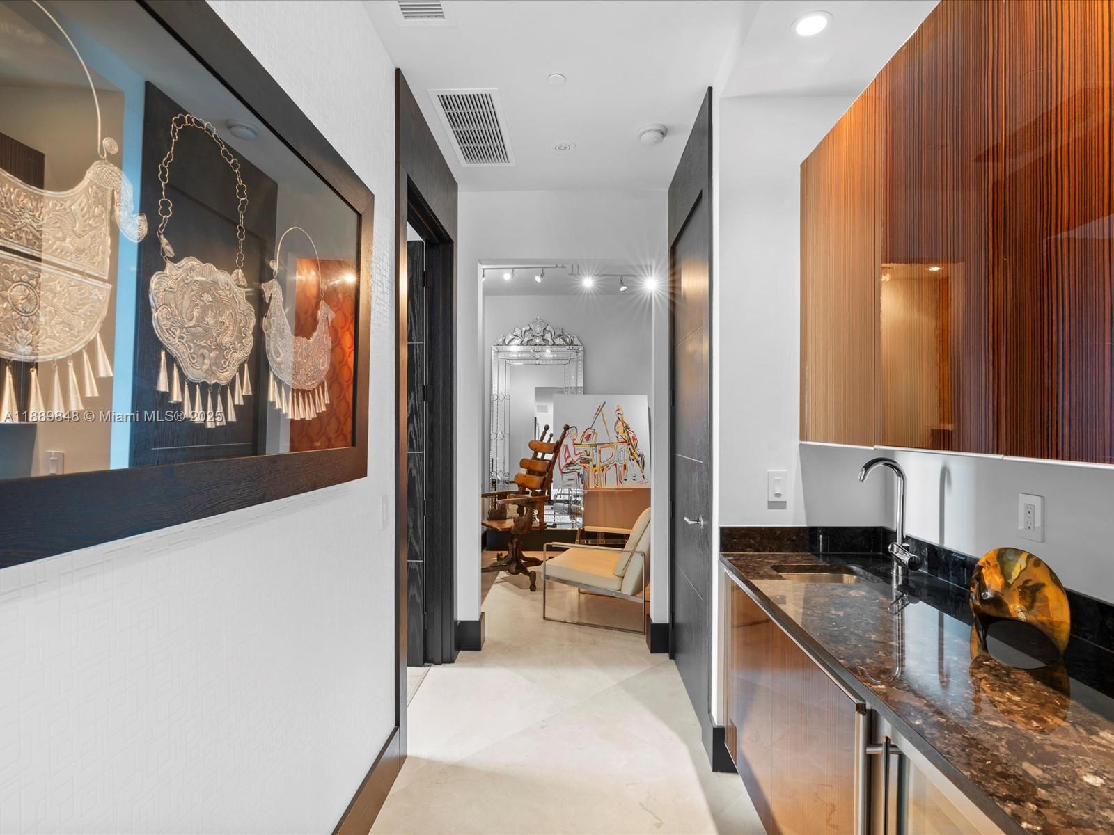2711 HOLLYWOOD BEACH COND - Residential