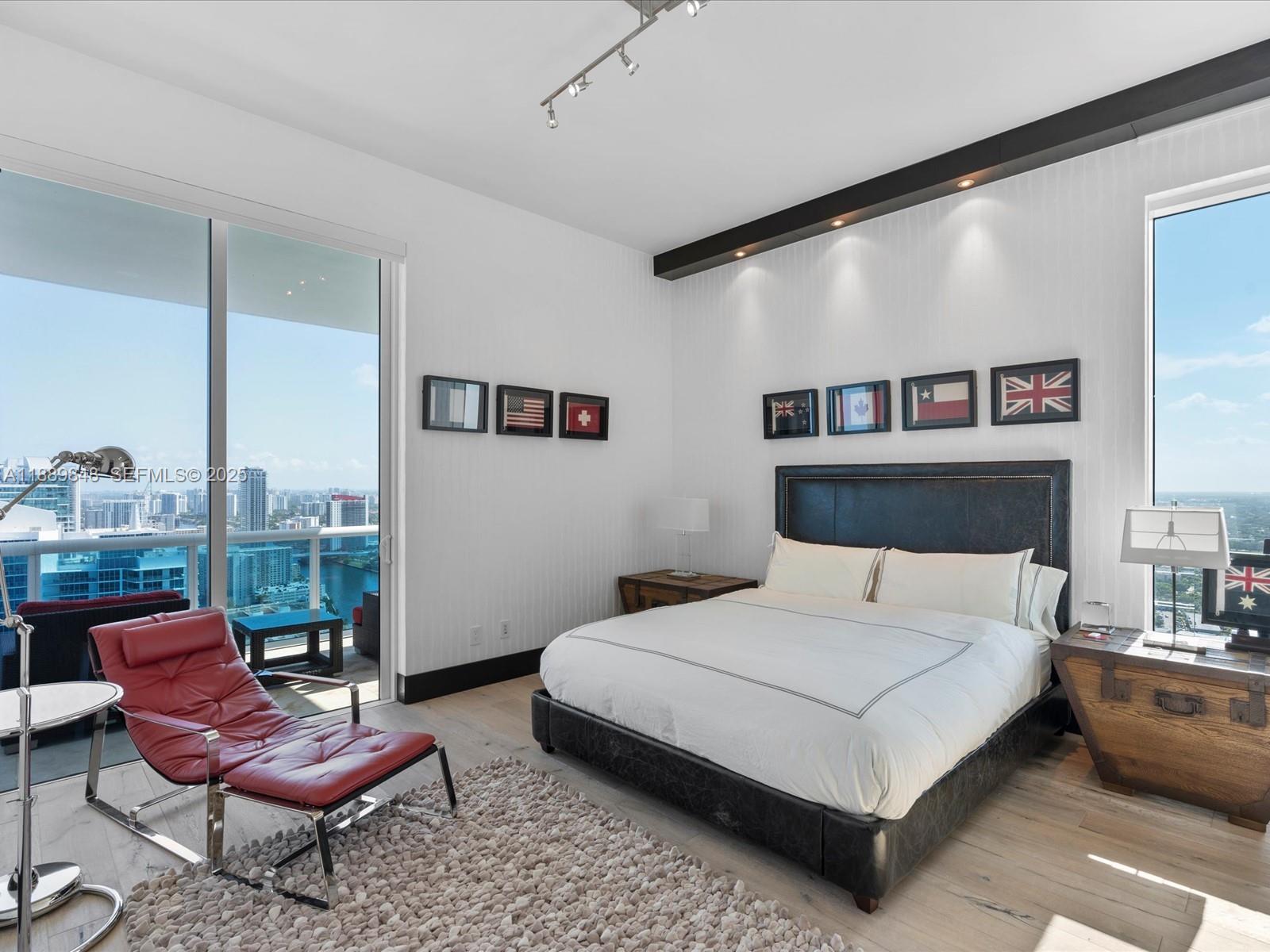 2711 HOLLYWOOD BEACH COND - Residential