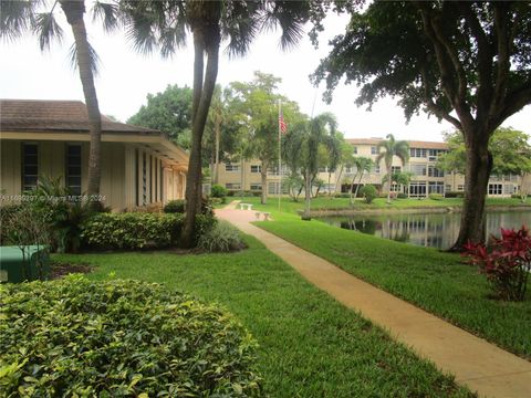 A home in Lauderdale Lakes