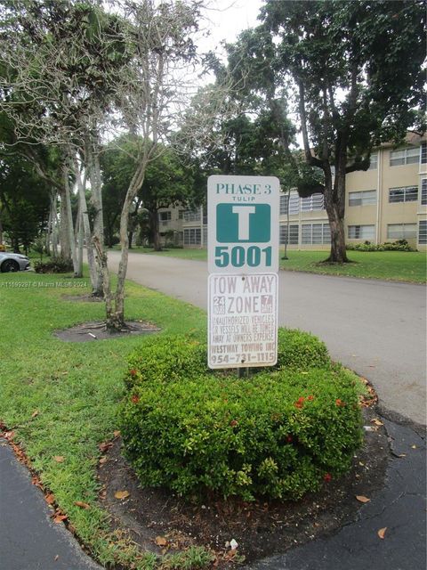 A home in Lauderdale Lakes