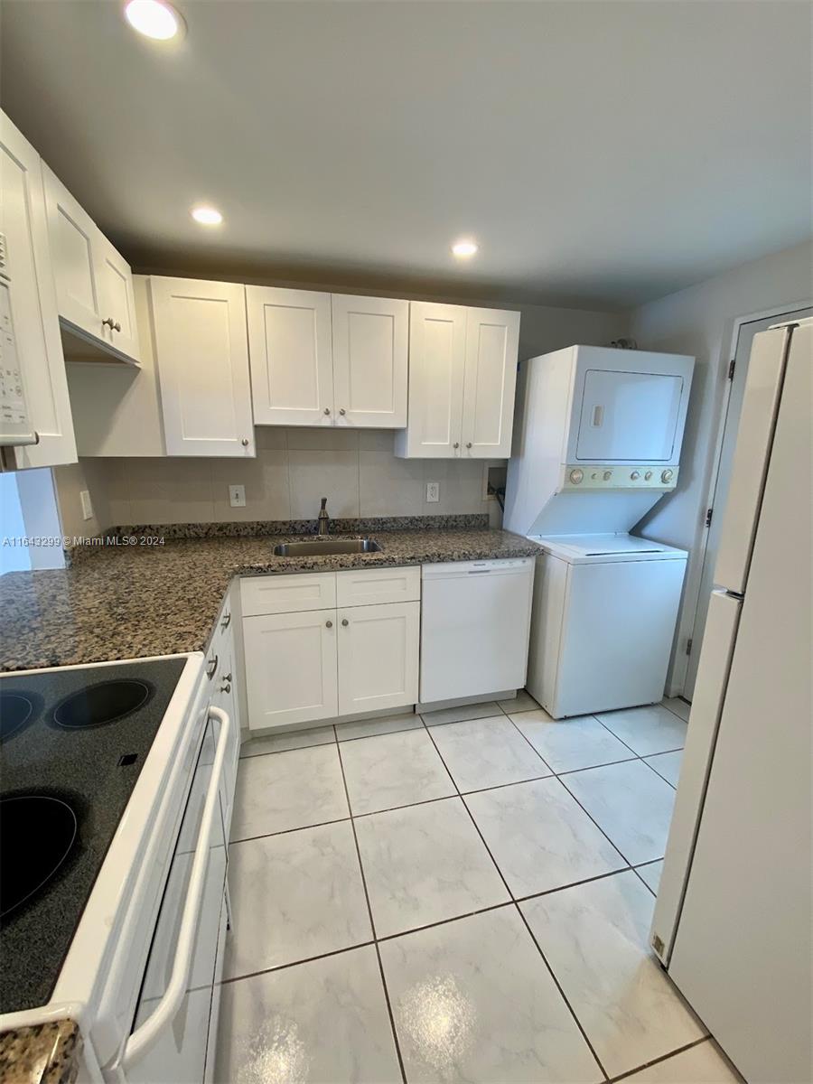 BOCA TEECA CONDO 3 - Residential Lease