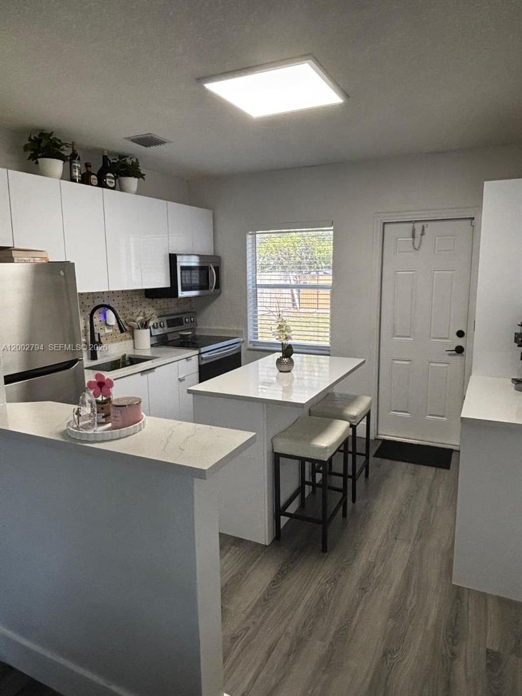 Photo of 716 NW 15th Way, Fort Lauderdale, FL 33311 (MLS # A12002794)