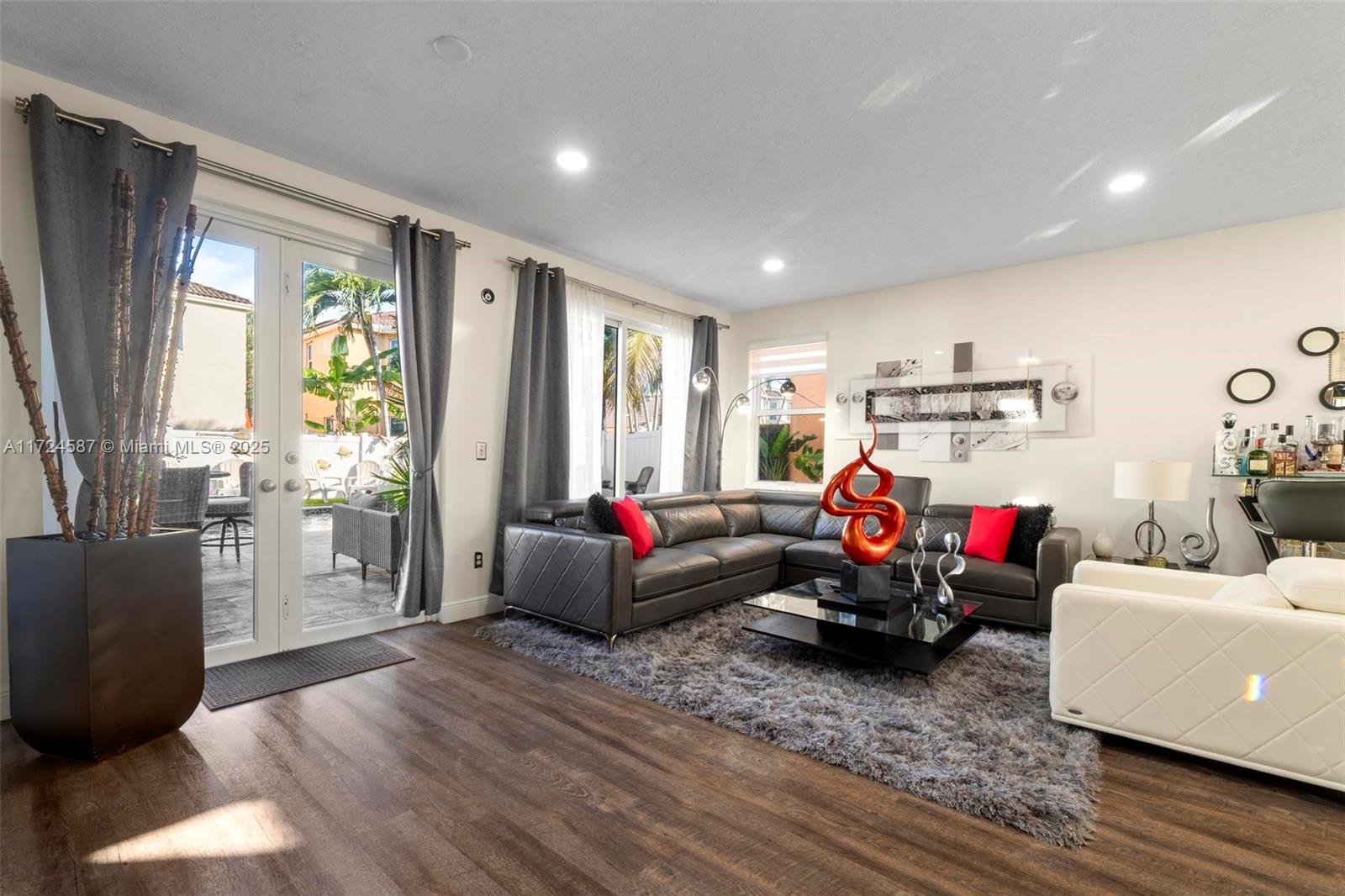 PEMBROKE PINES REGIONAL - Residential