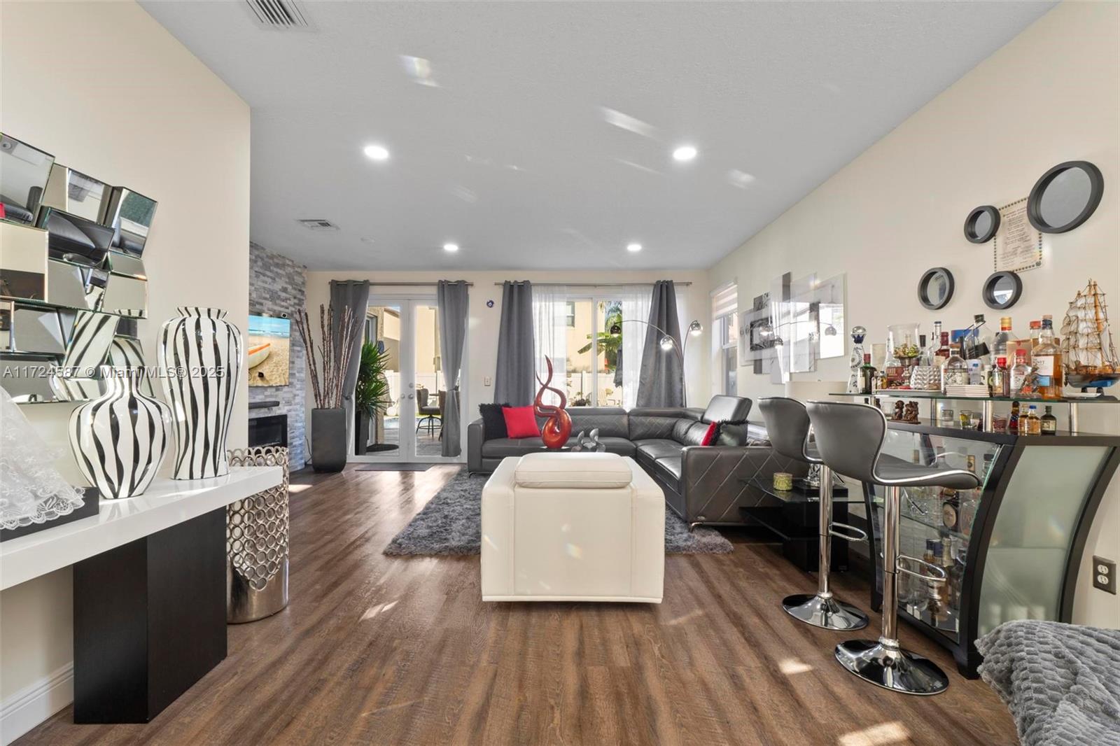 PEMBROKE PINES REGIONAL - Residential