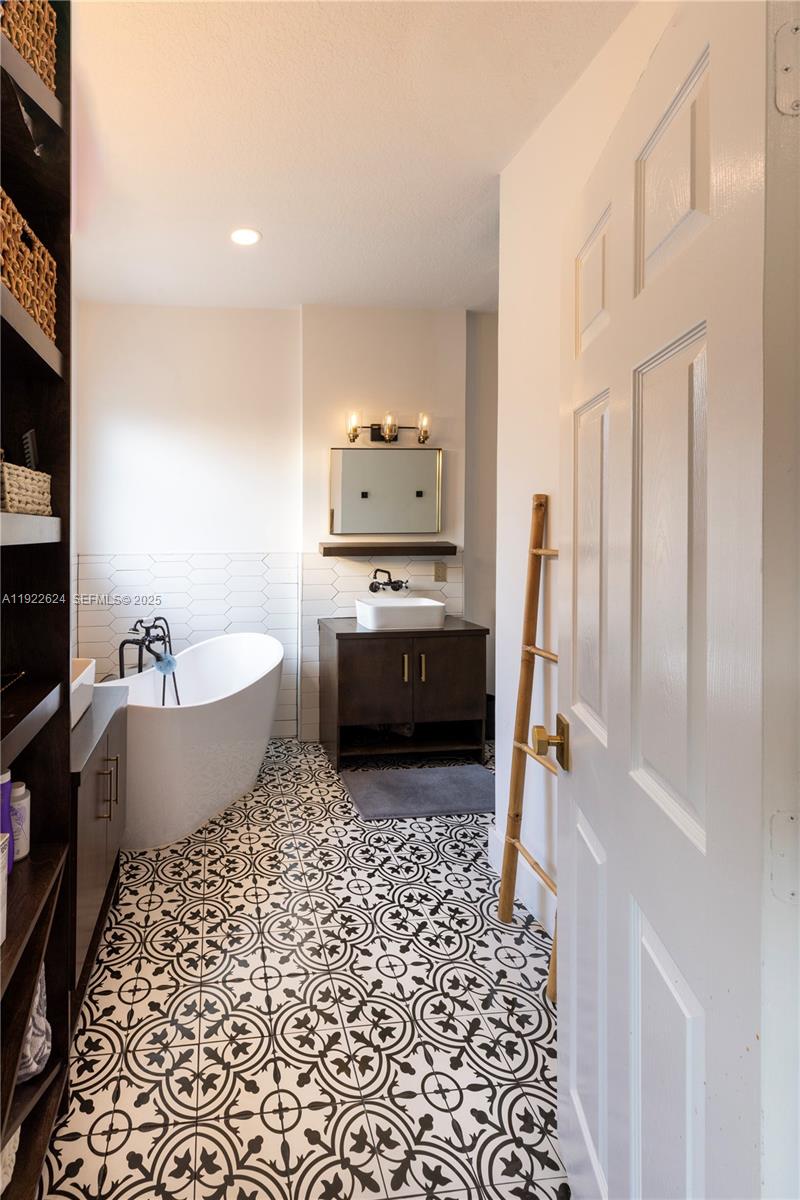 COURTS AT TUSCANY - Residential